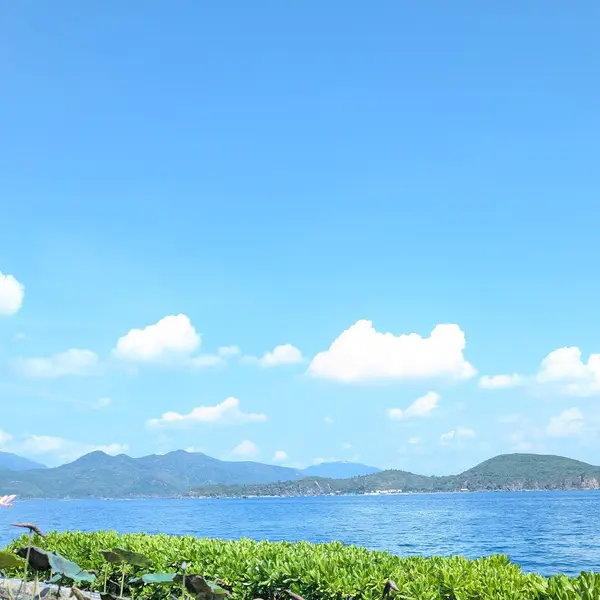 Hon Tam Island